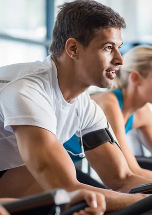 Profissionais treinando Cycling Indoor